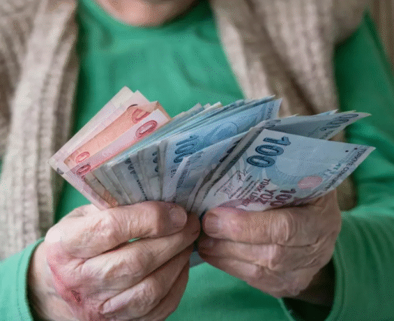 Emekli Promosyonlarında Büyük Rekabet! Bankalar Arasında Adeta Açık Artırma Başladı